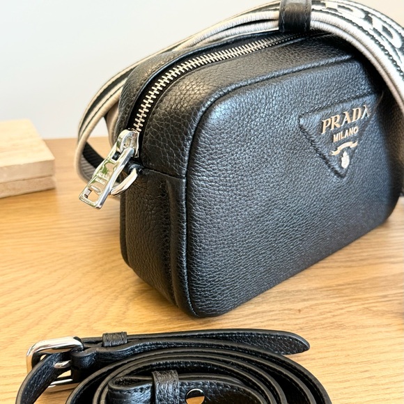 PRADA Logo-Plaque Small Leather Crossbody Bag in Black - Picture 6 of 16